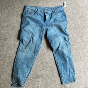 NWT. High Rise Straight Leg Jeans